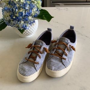 Women’s Sperry Boat Shoes Crest Vibe Seersucker Sneaker size 7